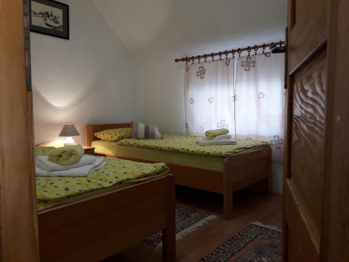 Apartment Mrsinj Korenica Exterior photo